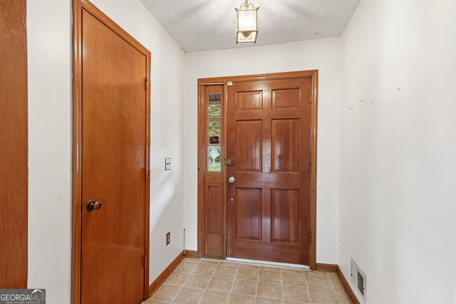 271 Sabrina Court, Woodstock, GA 30188