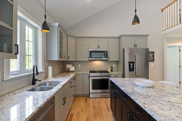 6 Betty Lane, Stratham, NH 03885