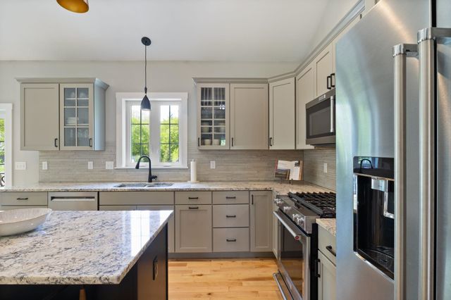 6 Betty Lane, Stratham, NH 03885