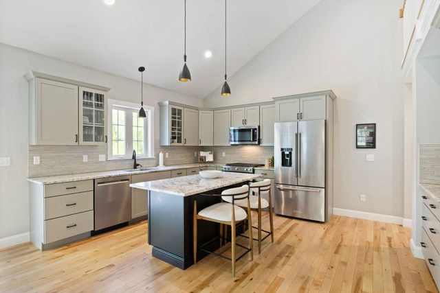 6 Betty Lane, Stratham, NH 03885