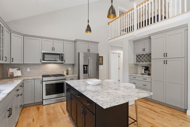 6 Betty Lane, Stratham, NH 03885