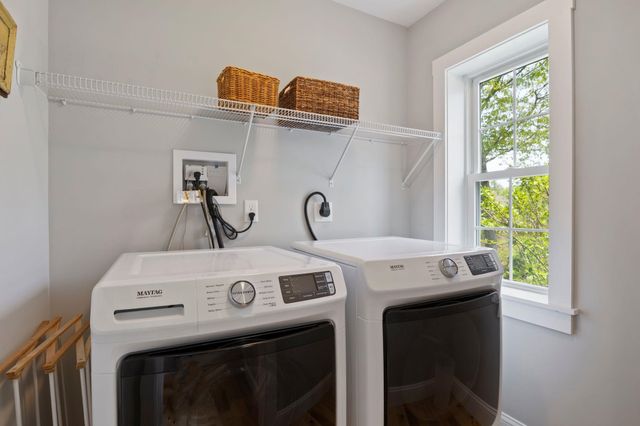 6 Betty Lane, Stratham, NH 03885