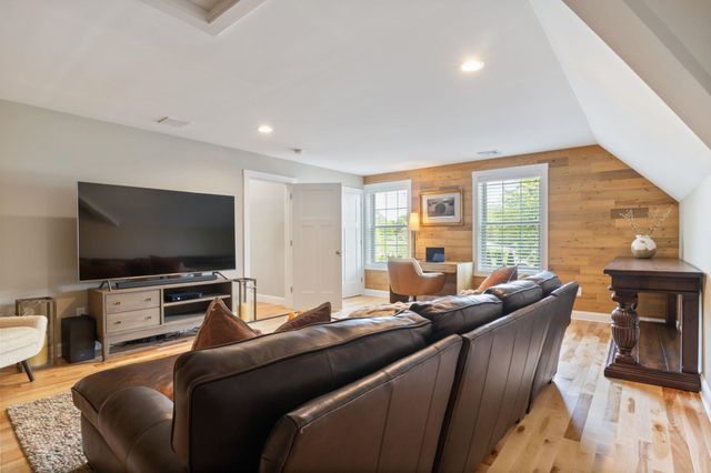 6 Betty Lane, Stratham, NH 03885