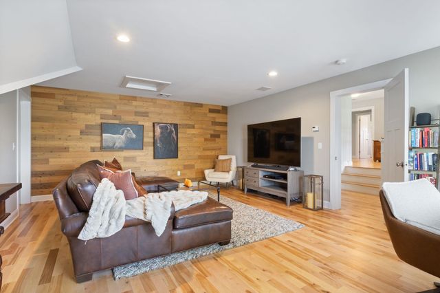 6 Betty Lane, Stratham, NH 03885