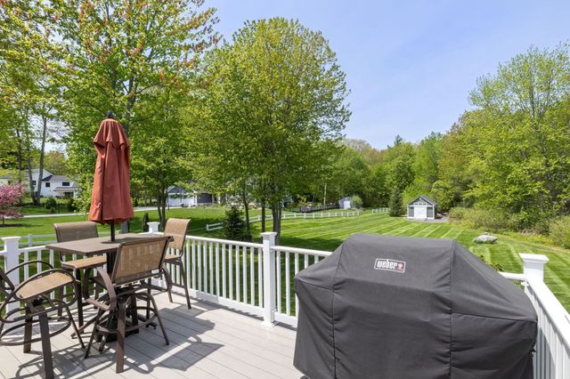 6 Betty Lane, Stratham, NH 03885