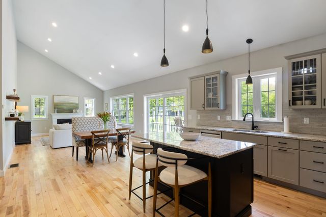 6 Betty Lane, Stratham, NH 03885