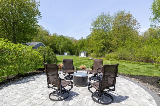 6 Betty Lane, Stratham, NH 03885