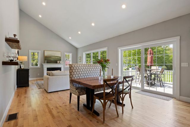 6 Betty Lane, Stratham, NH 03885