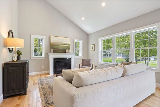 6 Betty Lane, Stratham, NH 03885