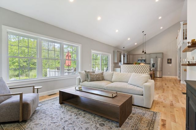 6 Betty Lane, Stratham, NH 03885