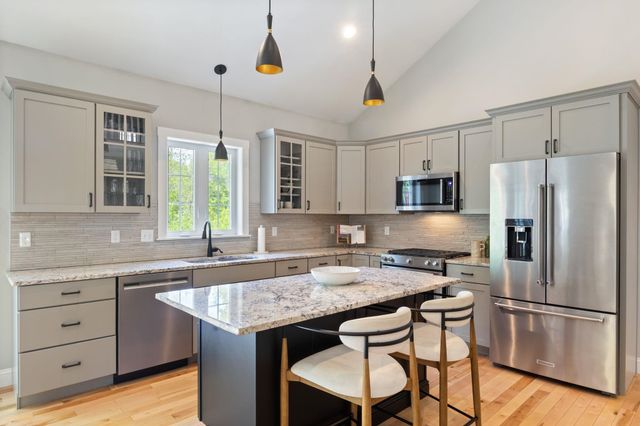 6 Betty Lane, Stratham, NH 03885