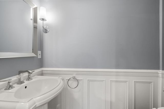 1844 Main St, Concord, MA 01742