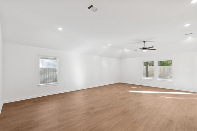 957 Garden Path Drive, Willis, TX 77378