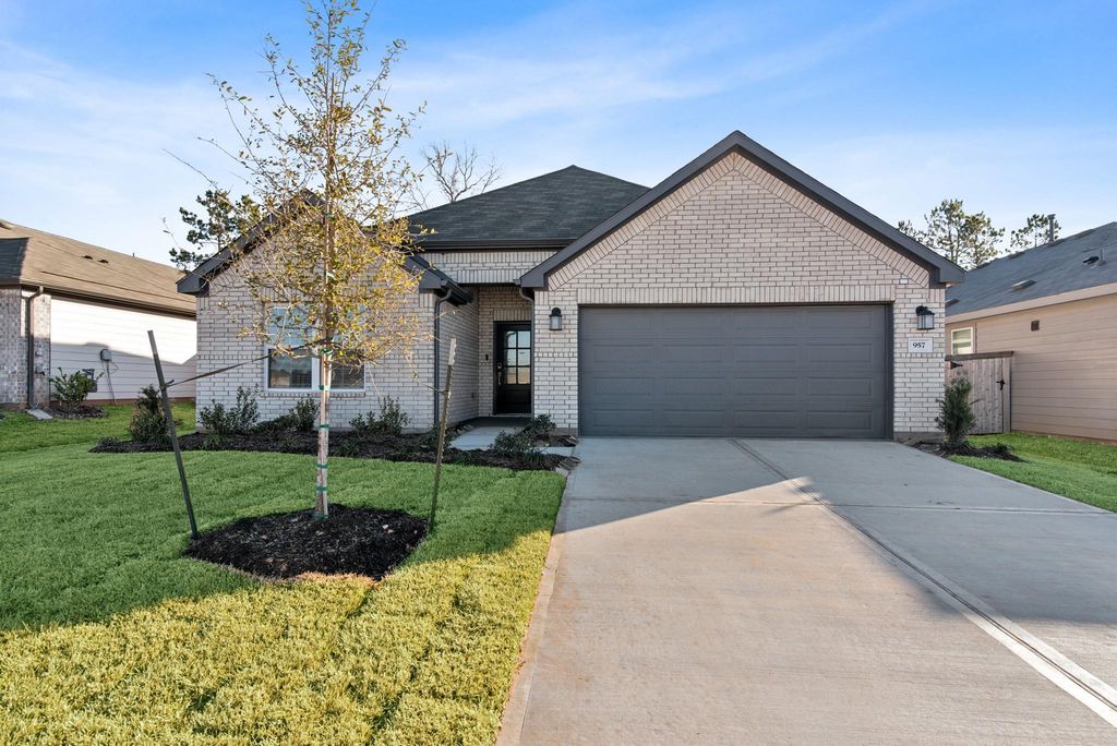 957 Garden Path Drive, Willis, TX 77378