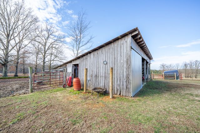 2098 Spain Rd, Cypress Inn, TN 38452