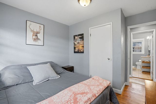 1006 Hillside Drive, Bettendorf, IA 52722