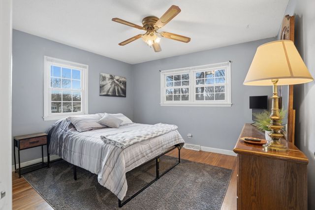 1006 Hillside Drive, Bettendorf, IA 52722