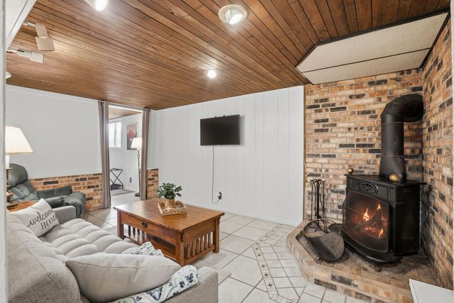 1006 Hillside Drive, Bettendorf, IA 52722