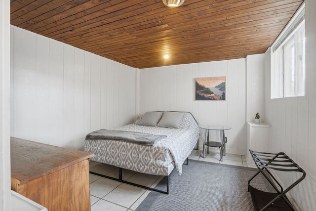 1006 Hillside Drive, Bettendorf, IA 52722