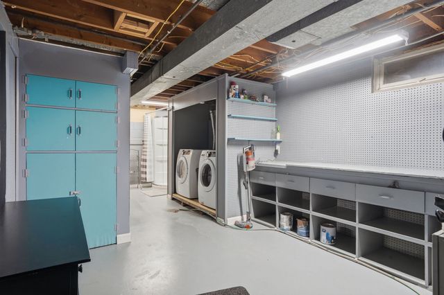 1006 Hillside Drive, Bettendorf, IA 52722