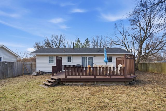 1006 Hillside Drive, Bettendorf, IA 52722