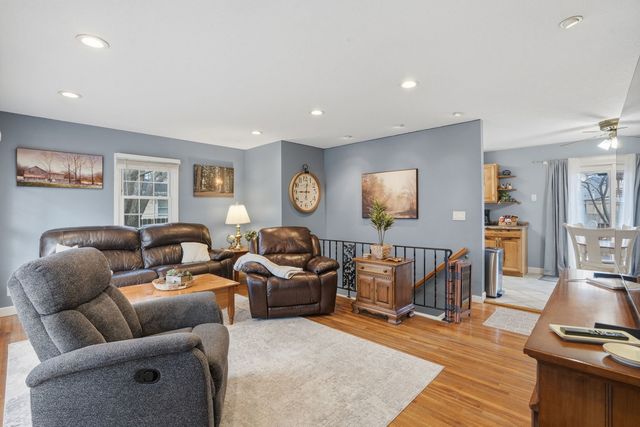 1006 Hillside Drive, Bettendorf, IA 52722