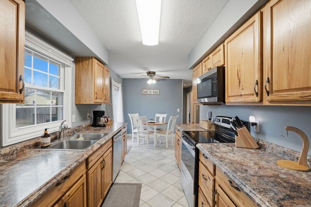 1006 Hillside Drive, Bettendorf, IA 52722