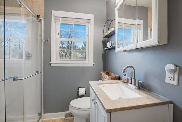 1006 Hillside Drive, Bettendorf, IA 52722