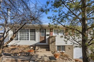 1006 Hillside Drive, Bettendorf, IA 52722