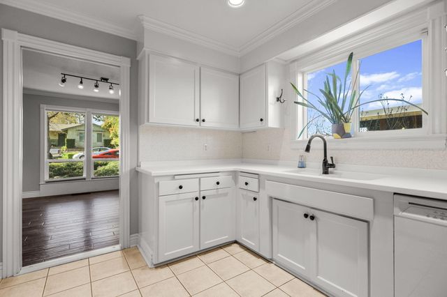 3410 Scenic Drive, Redding, CA 96001