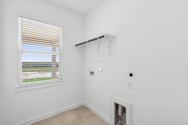 213 Dunovant Drive, Sealy, TX 77474