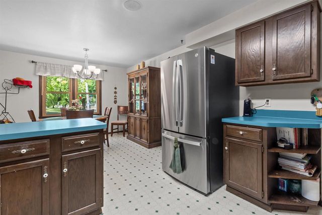 2416 N ELINOR STREET, Appleton, WI 54914