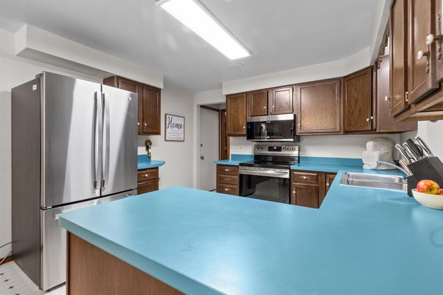 2416 N ELINOR STREET, Appleton, WI 54914