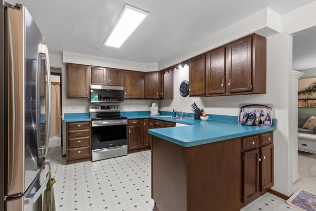 2416 N ELINOR STREET, Appleton, WI 54914