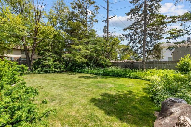 2416 N ELINOR STREET, Appleton, WI 54914