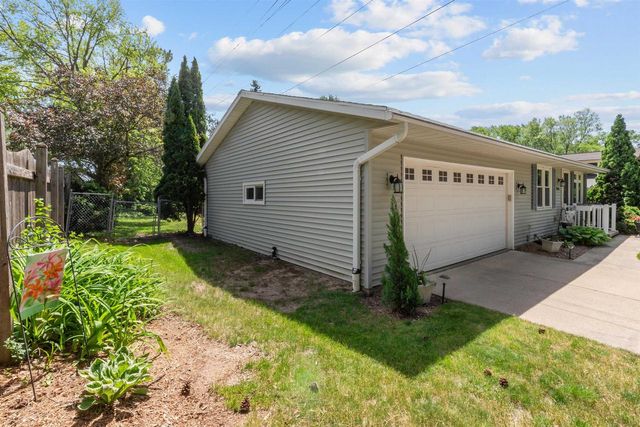 2416 N ELINOR STREET, Appleton, WI 54914