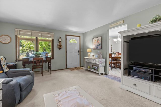 2416 N ELINOR STREET, Appleton, WI 54914