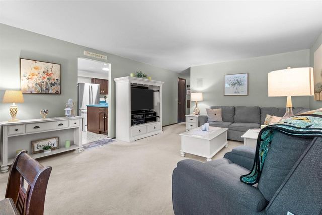2416 N ELINOR STREET, Appleton, WI 54914