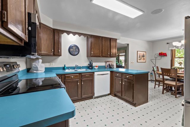 2416 N ELINOR STREET, Appleton, WI 54914