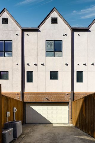 2910 Woodside Street, Dallas, TX 75204