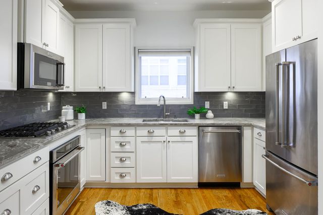 2910 Woodside Street, Dallas, TX 75204