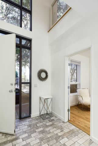 2910 Woodside Street, Dallas, TX 75204