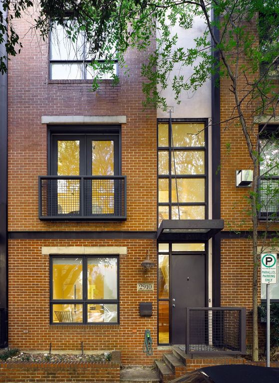 2910 Woodside Street, Dallas, TX 75204