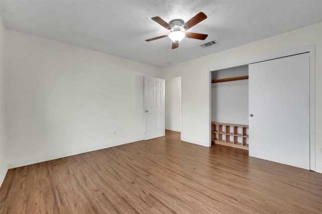 76 W Mountain Creek Drive 23, Grand Prairie, TX 75052