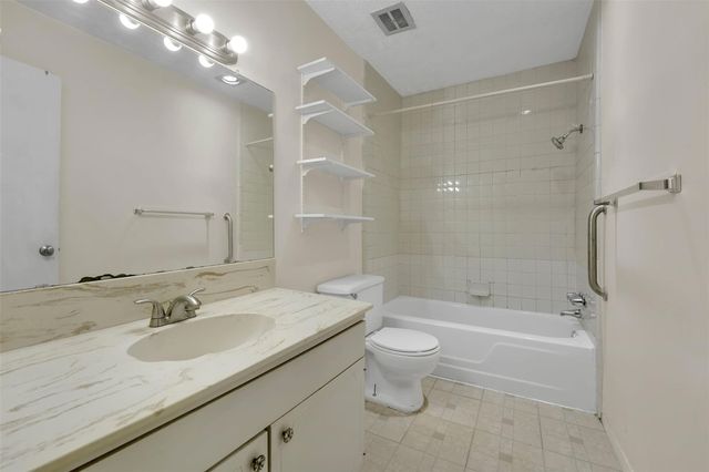 76 W Mountain Creek Drive 23, Grand Prairie, TX 75052