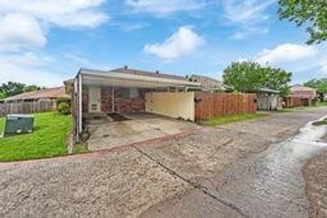 76 W Mountain Creek Drive 23, Grand Prairie, TX 75052