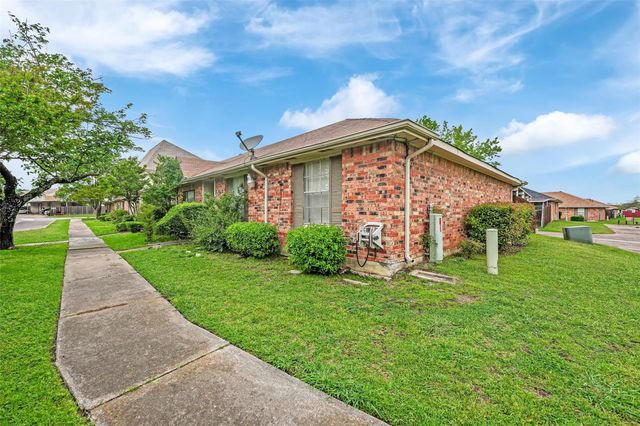 76 W Mountain Creek Drive 23, Grand Prairie, TX 75052