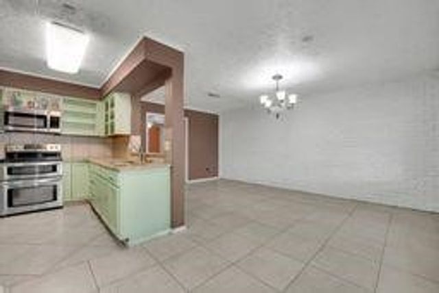 76 W Mountain Creek Drive 23, Grand Prairie, TX 75052