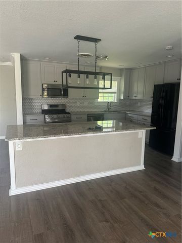 1302 E Canary Ln. Street, Seguin, TX 78155