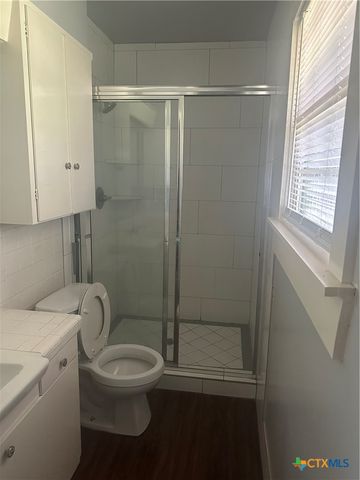 1302 E Canary Ln. Street, Seguin, TX 78155
